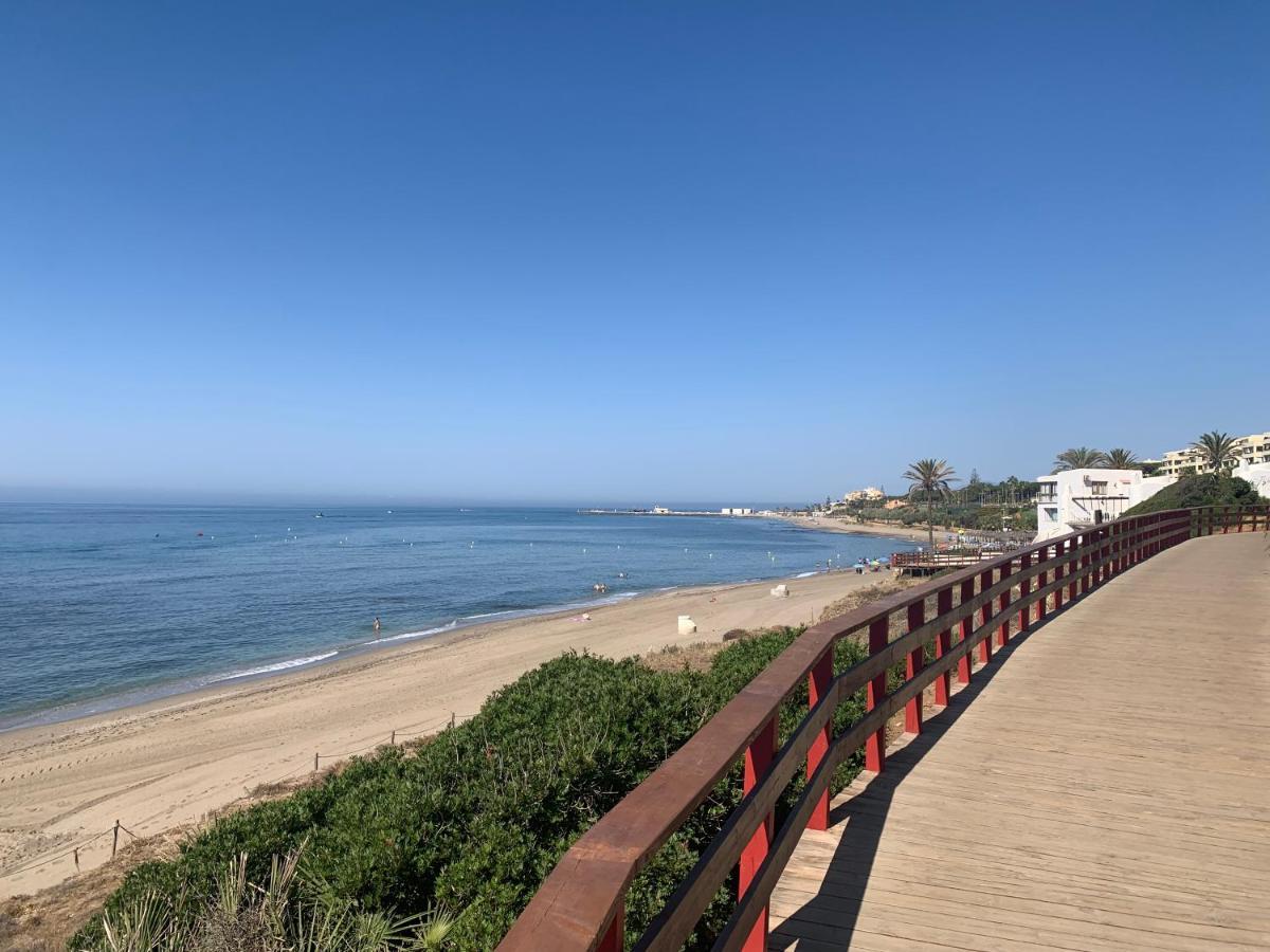 Lovely Beachfront Apartment In Calahonda Sitio de Calahonda Dış mekan fotoğraf
