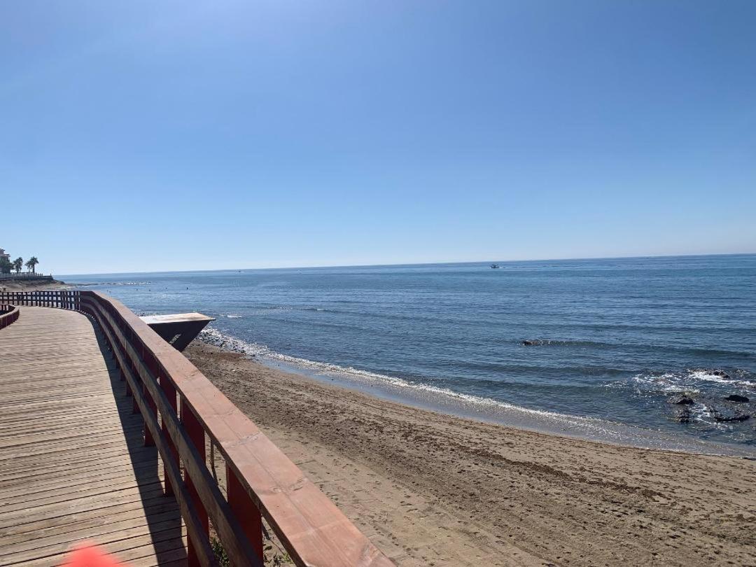 Lovely Beachfront Apartment In Calahonda Sitio de Calahonda Dış mekan fotoğraf